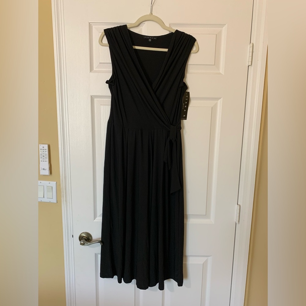 NWT Trina B Black V-Neck Sleeveless Wrap Wide-Leg Jumpsuit Size L Minimalist